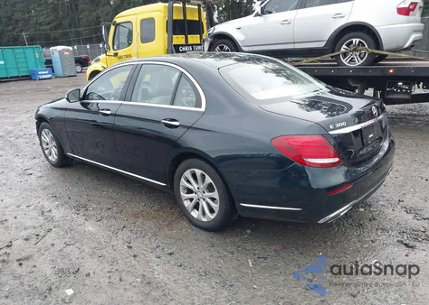 2017 Mercedes-Benz E 300 4Matic из США, поврежденный, VIN WDDZF4KB2HA187636